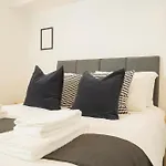 1-Bed Apartment With Wifi & Full Kitchen Included