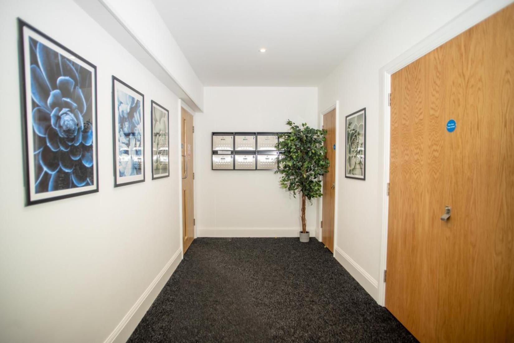 1-bed With Wifi & Full Kitchen Included Apartment