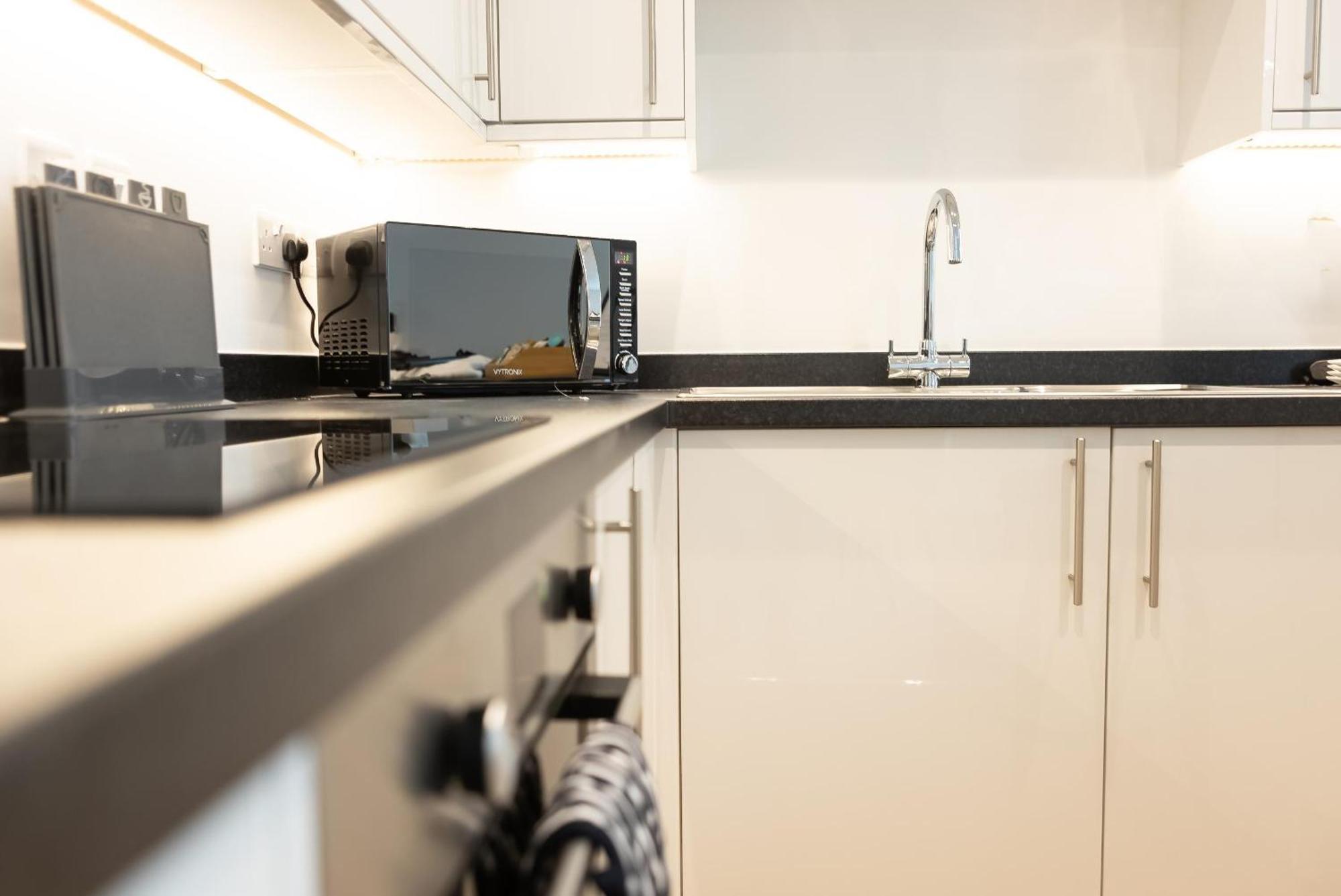 1-bed With Wifi & Full Kitchen Included Apartment *